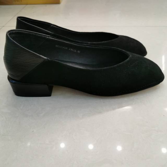 The new women's single shoes are made of genuine leather, which are casual, comfortable and have a shallow opening details Picture