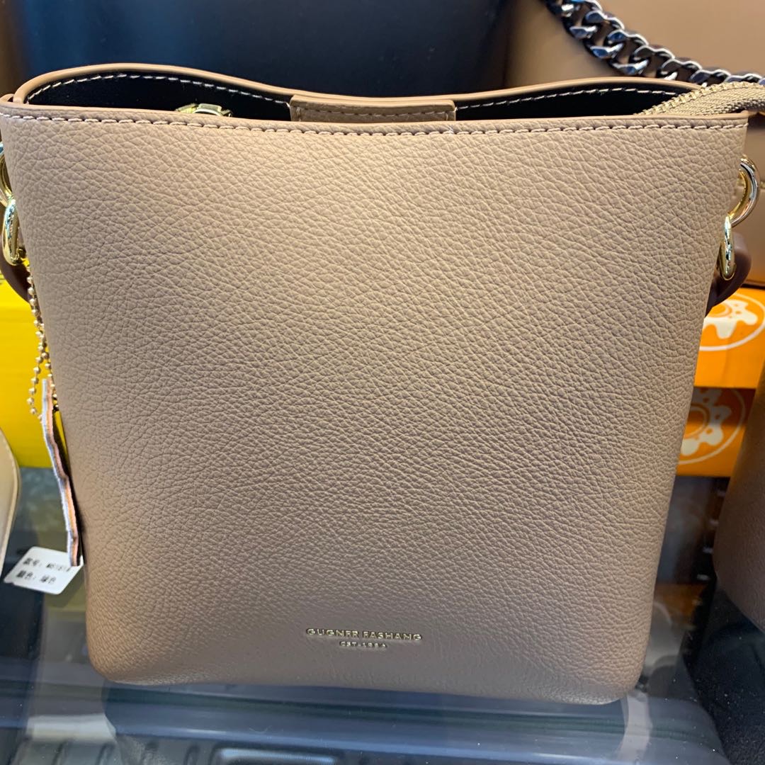 Spring bucket bag, women's bag, fashionable and high-quality handbag, soft leather single-shoulder bag, versatile crossbody bag details Picture