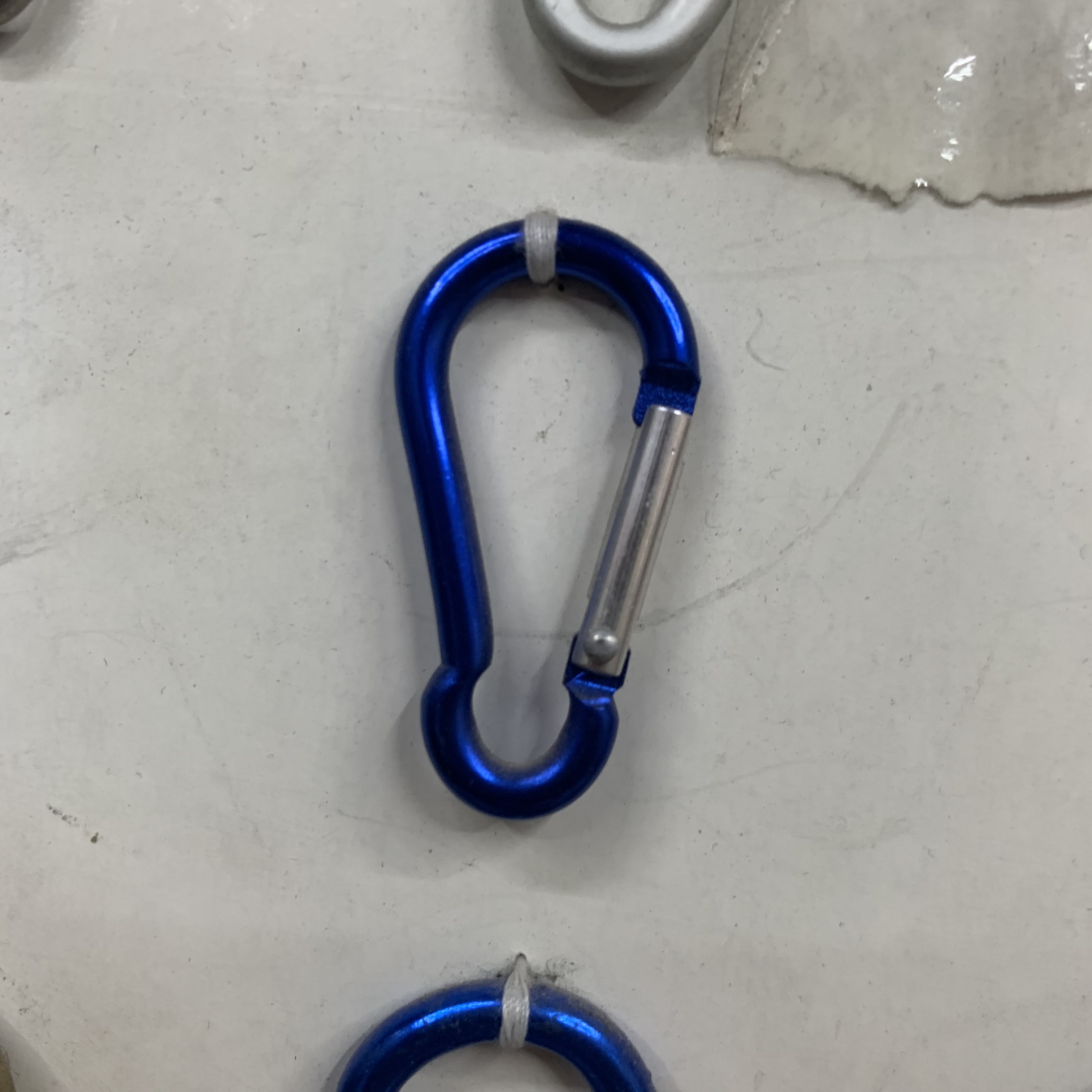 户外葫芦型登山扣快挂扣钥匙扣铝合金扣彩色扣创意扣不生锈产品图