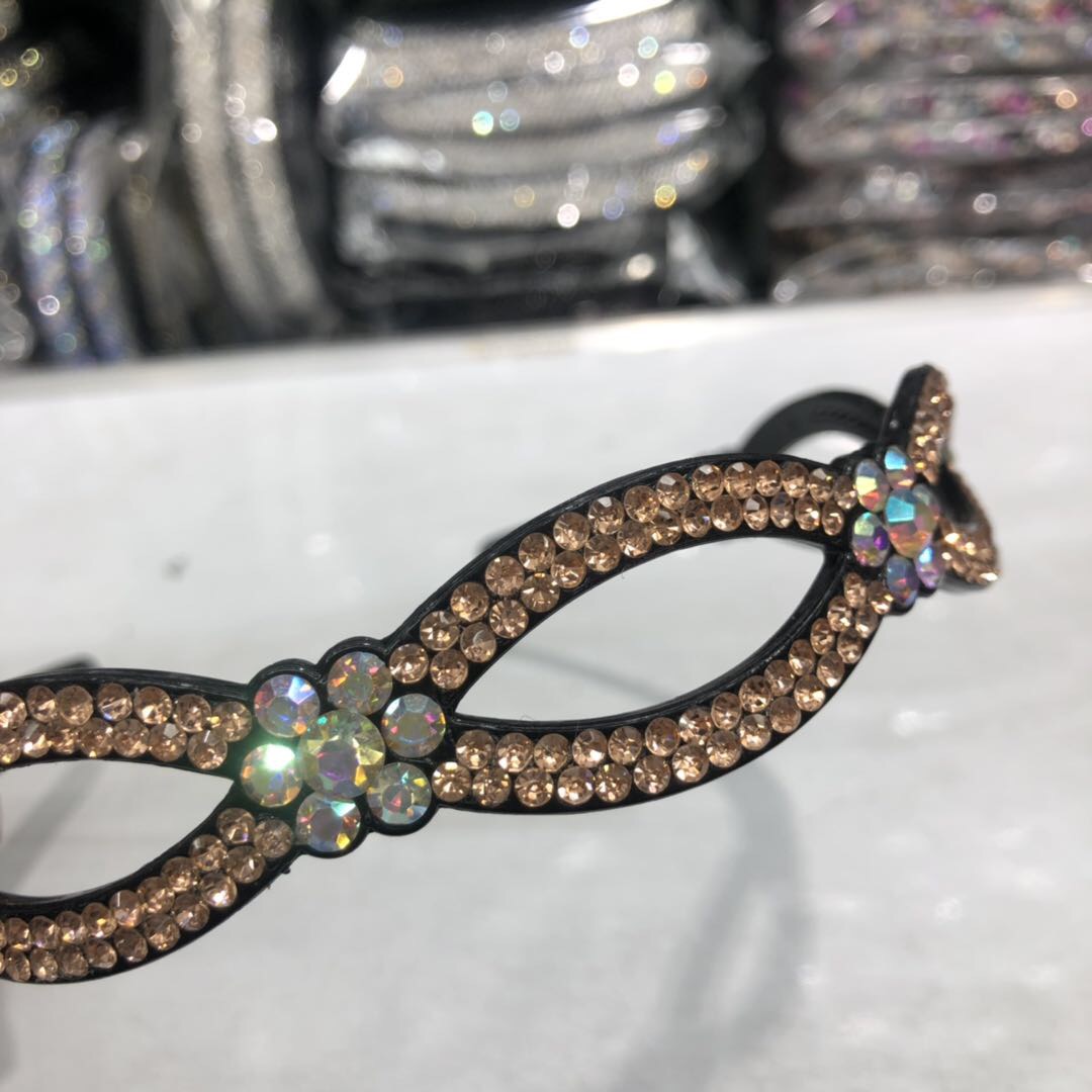 سيدة الموضة الكورية لديها غطاء شعر Specification image