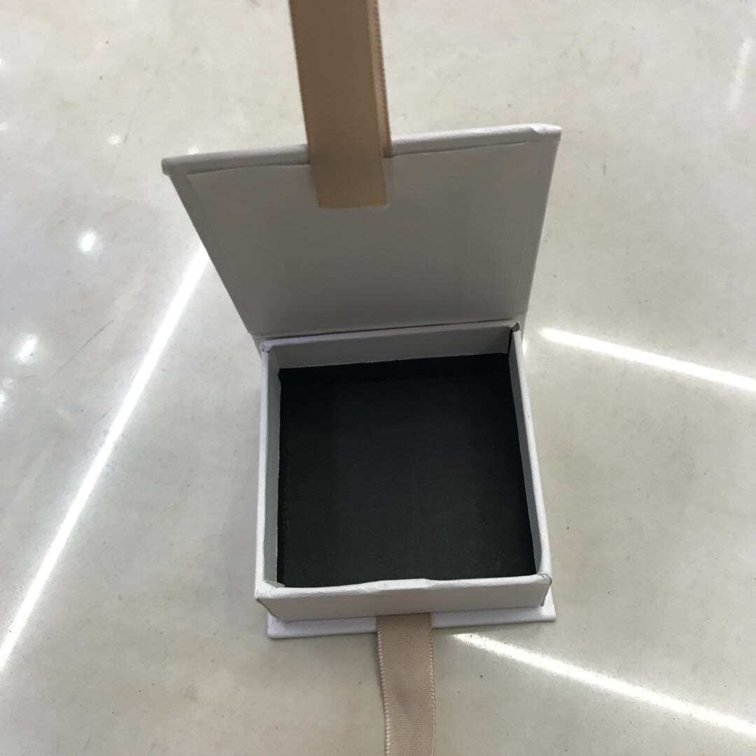 厂家批发直销带绳戒指耳钉饰品盒产品图