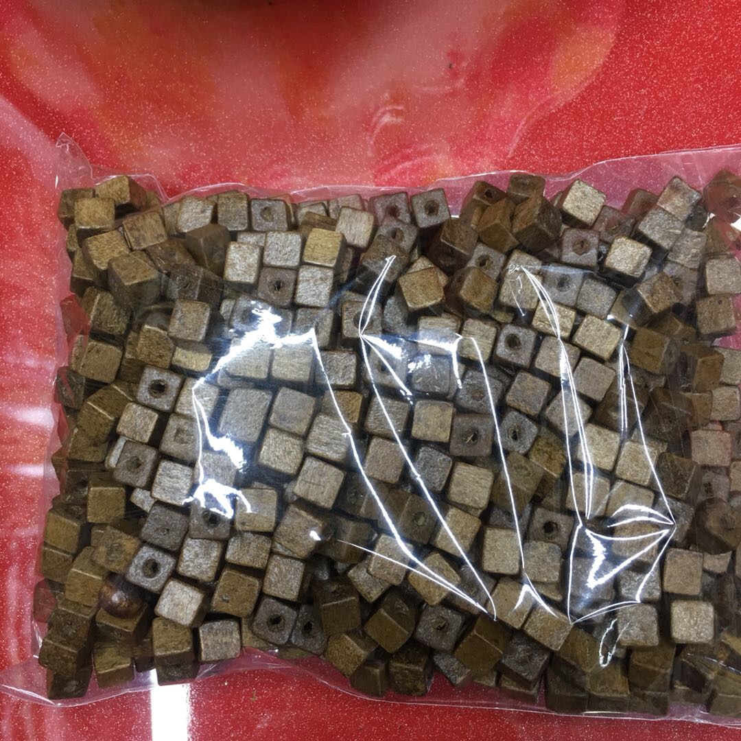 Factory direct sales of wooden square necklace, bracelet and string-style accessories