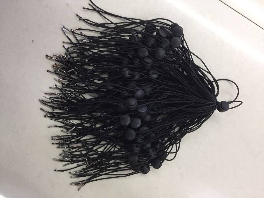 The windproof rope elastic band has a novel style and is sold directly by the manufacturer as a clothing accessory