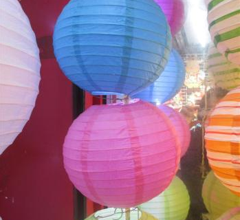 专业生产定做各类纸质工艺品纸扇皮纳塔蜂巢钢丝灯笼