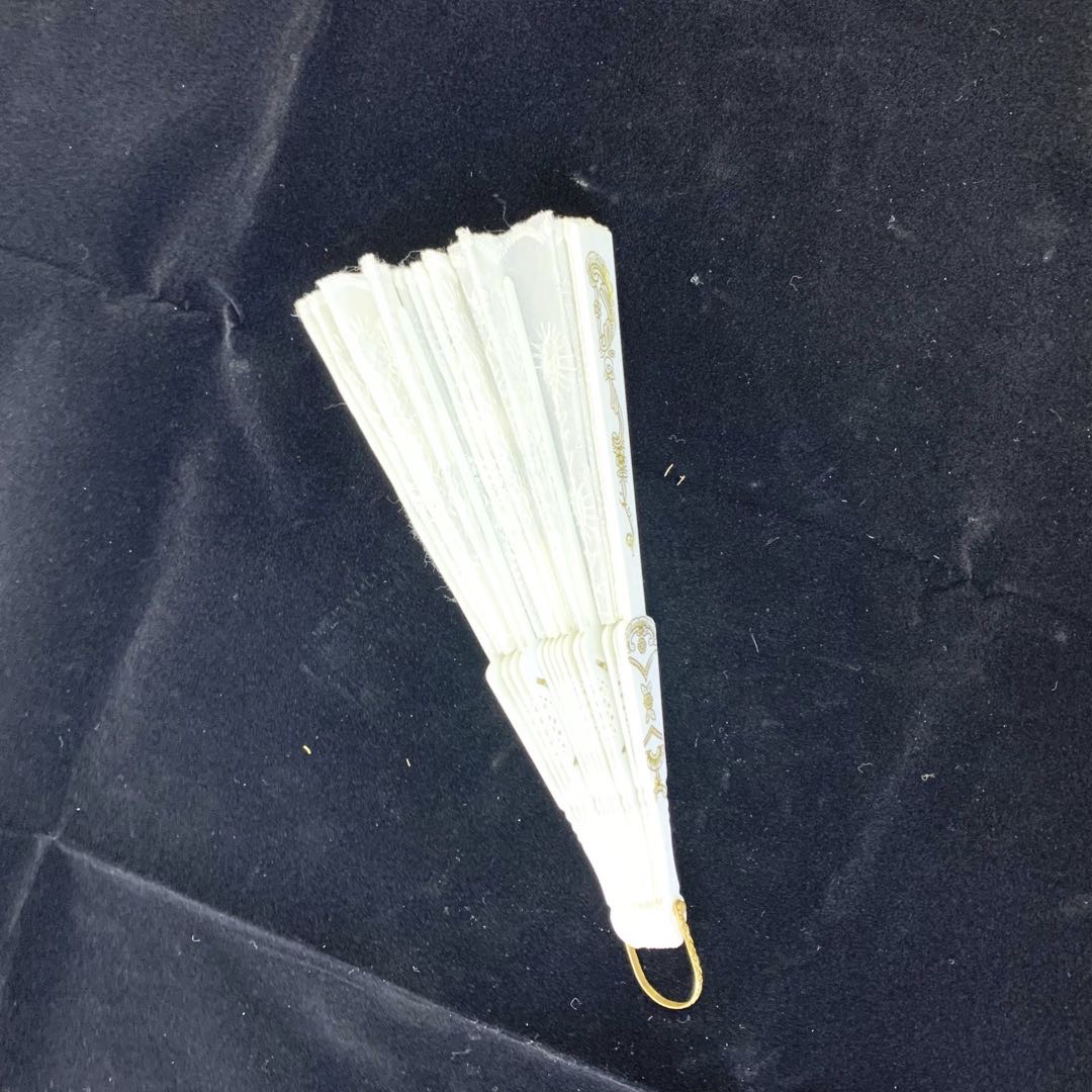 中国刺绣亮片扇白杆白亮片扇子塑料骨西班牙扇子欧式折叠亮片细节图
