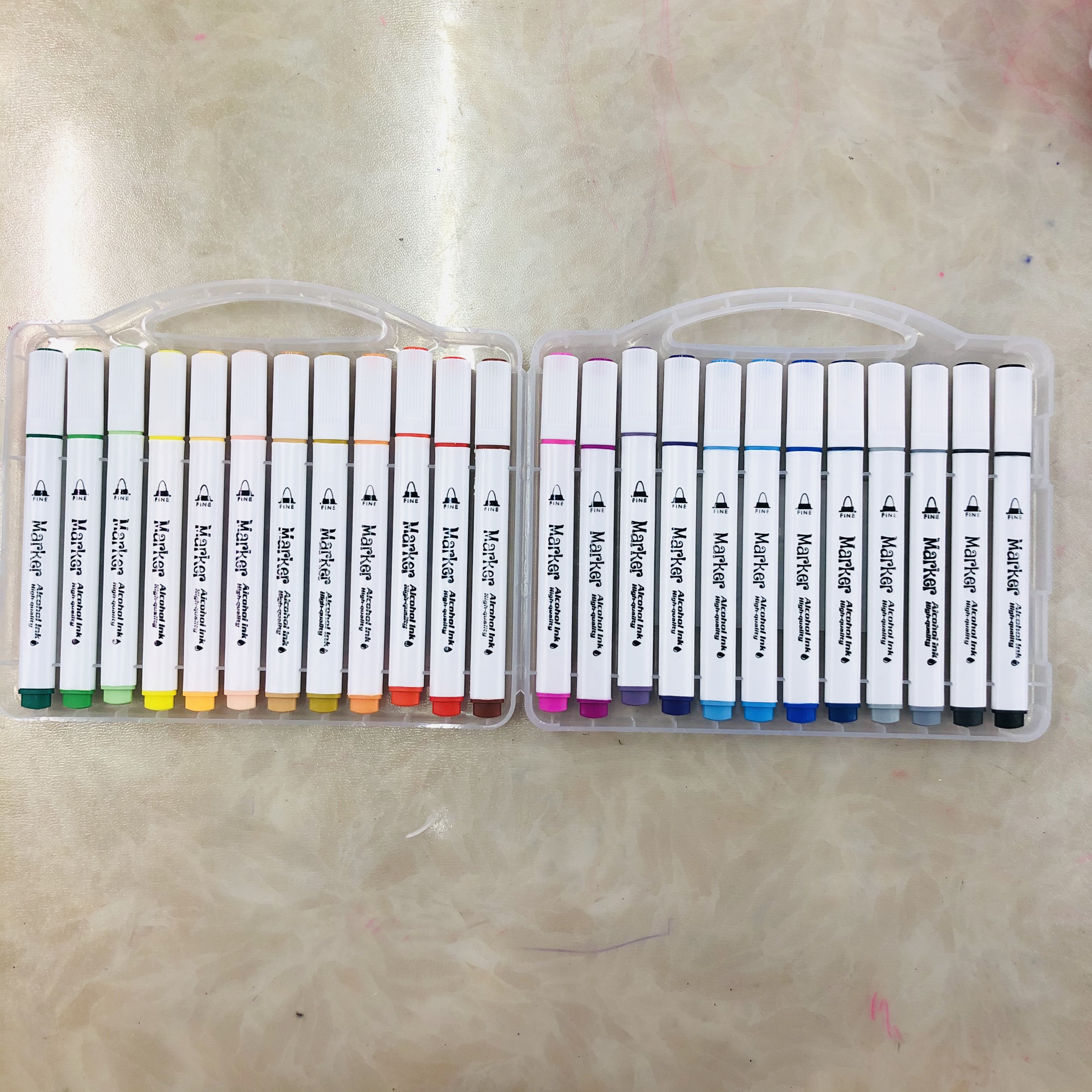 马克笔/丙烯马克笔/双线轮廓马克笔/马克笔水彩笔/丙烯双头软马克笔产品图