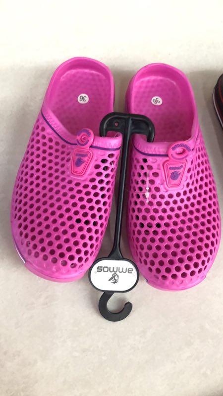 Summer new style clogs, beach shoes, anti-slip jelly sandals, soft-soled slippers, outerwear, foreign trade style, men's and women's regular round holes Specification image