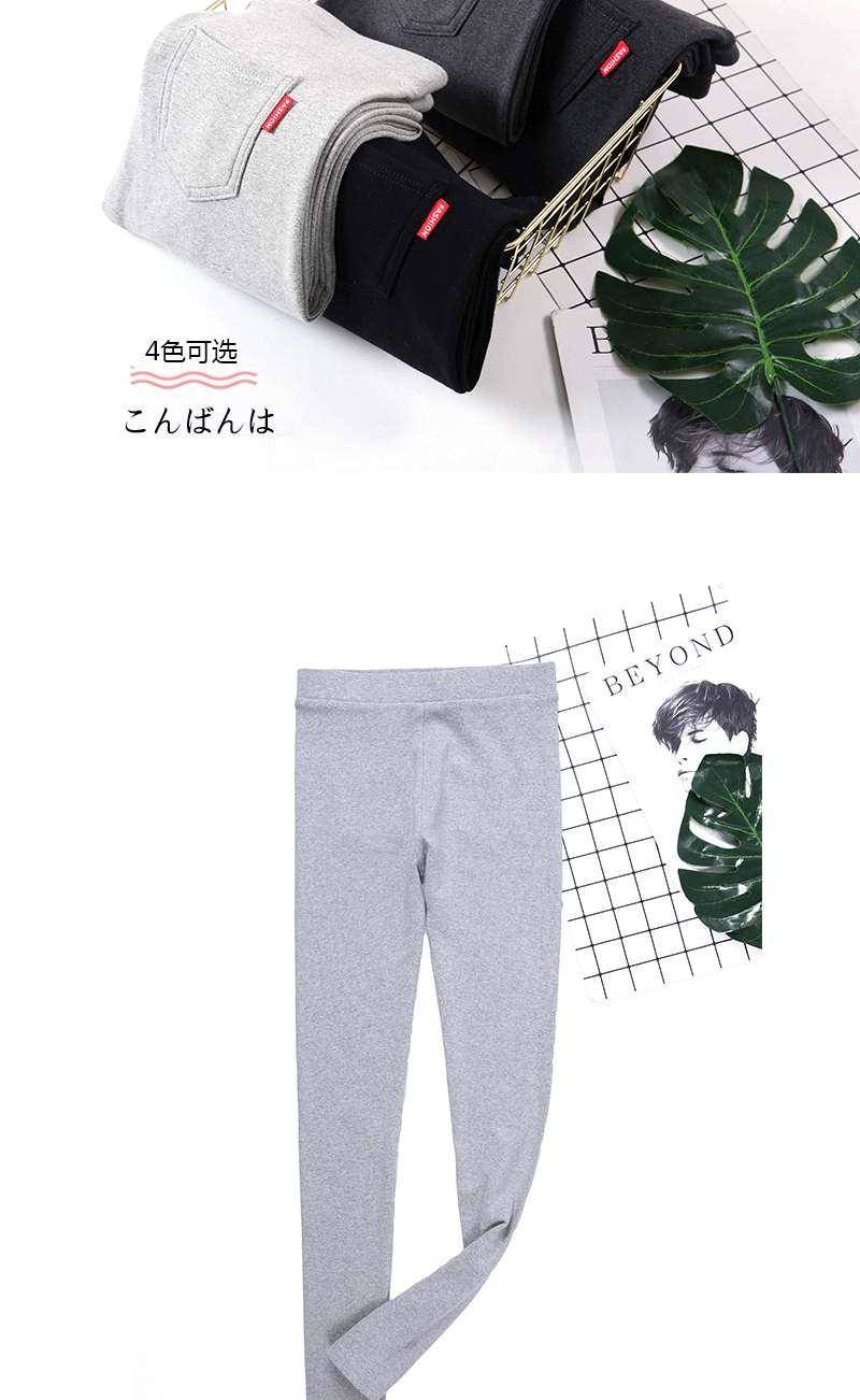 200-pound large-sized pure cotton leggings for women to wear as outerwear. They are thin and slimming, versatile, and come with pockets. They are oversized nine-inch pants details Picture