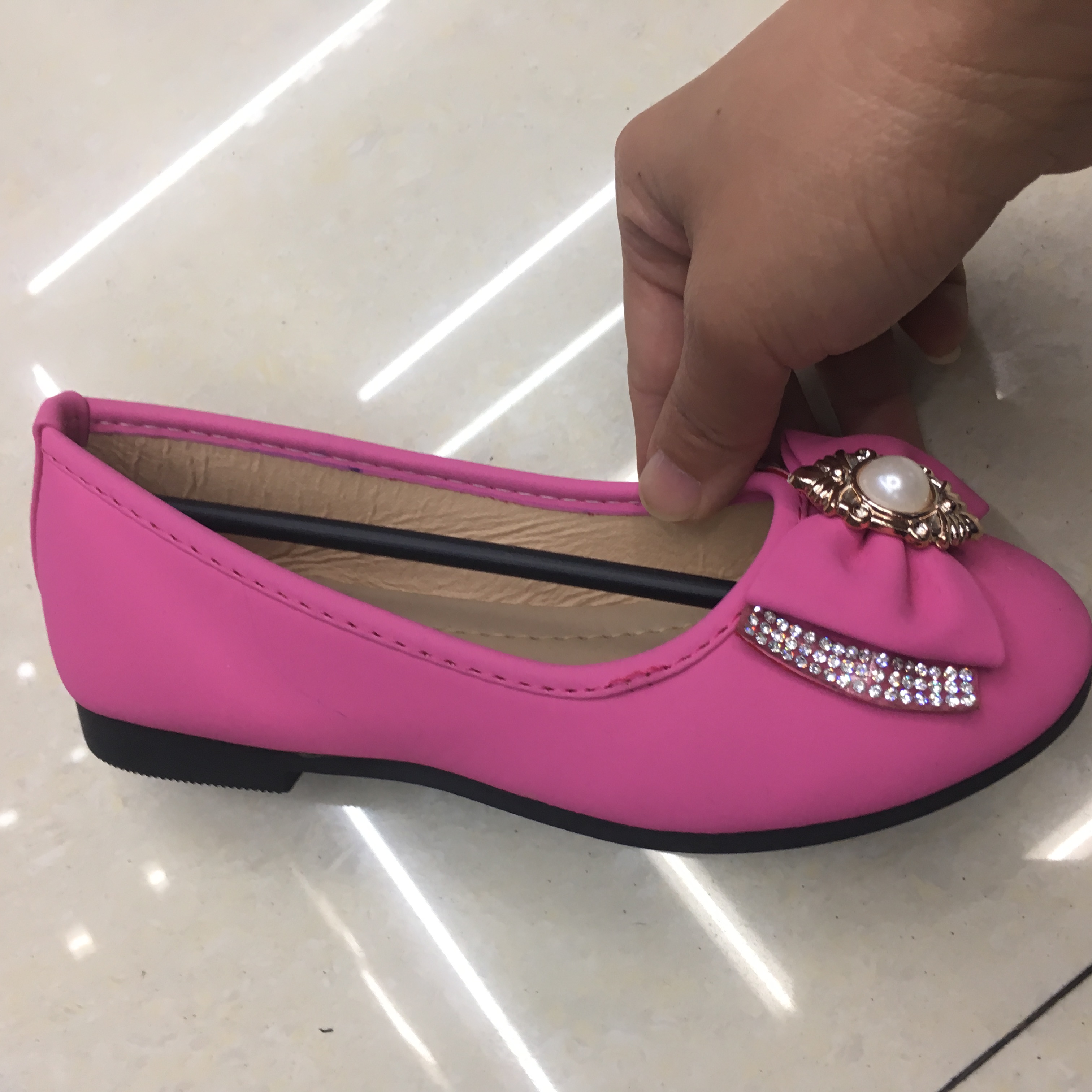 Ladies' rose red shallow pearl bow flat leather shoes Specification image