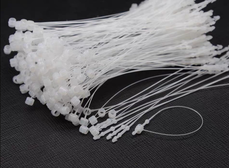 The White Bead Drawing Buckle Is Wear-Resistant And Strong