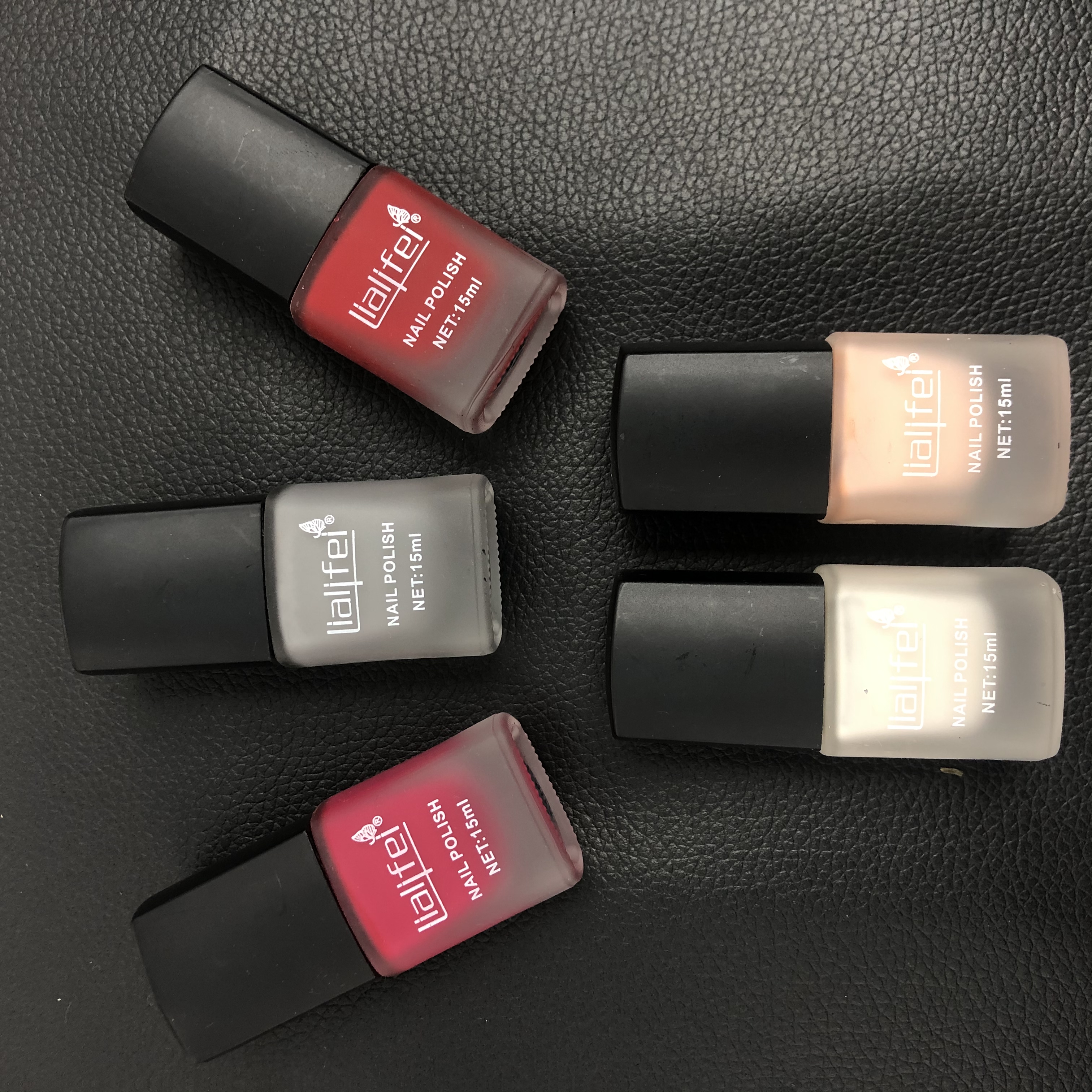 The retro matte nail polish comes in a rich variety of colors, allowing you to freely choose and match them Specification image