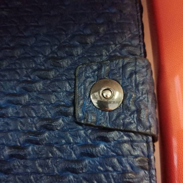 亚光黑凹凸纹女生长方形钱包产品图