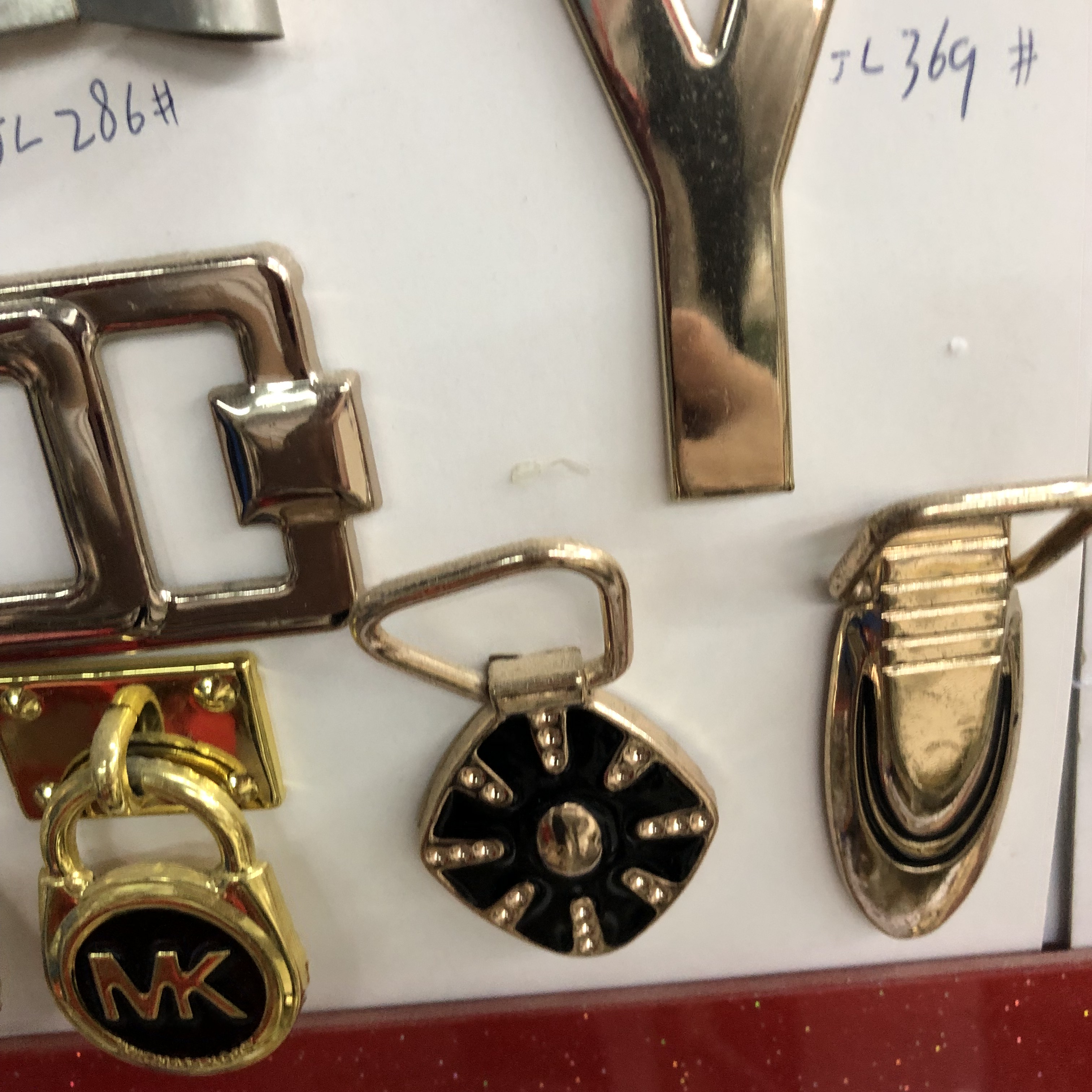 厂家直销 皮具包 配件五金包扣钥匙扣勾扣包带 配件挂钩扣细节图