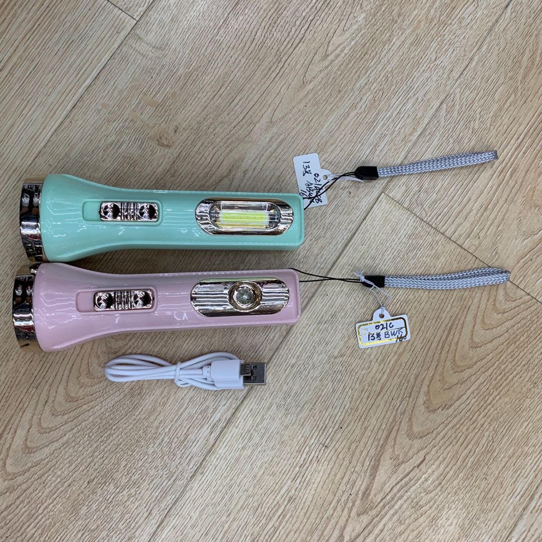 淡蓝淡紫色便携式手电筒