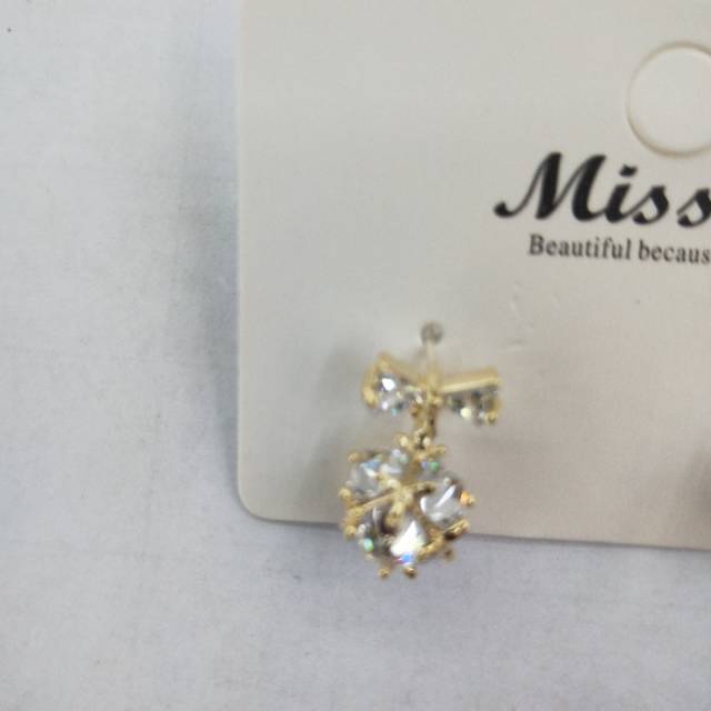 Factory direct sales: Simple, elegant, fashionable and popular jewelry and accessories, personalized and trendy new zircon earrings Miss Li details Picture