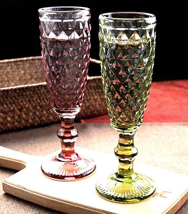 Factory direct sales creativity. Retro. European-style glass cups. Wine glasses. Cocktail glass. Embossed champagne glass