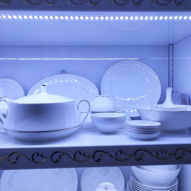 骨瓷釉中彩鱼纹餐具68件套件产品图