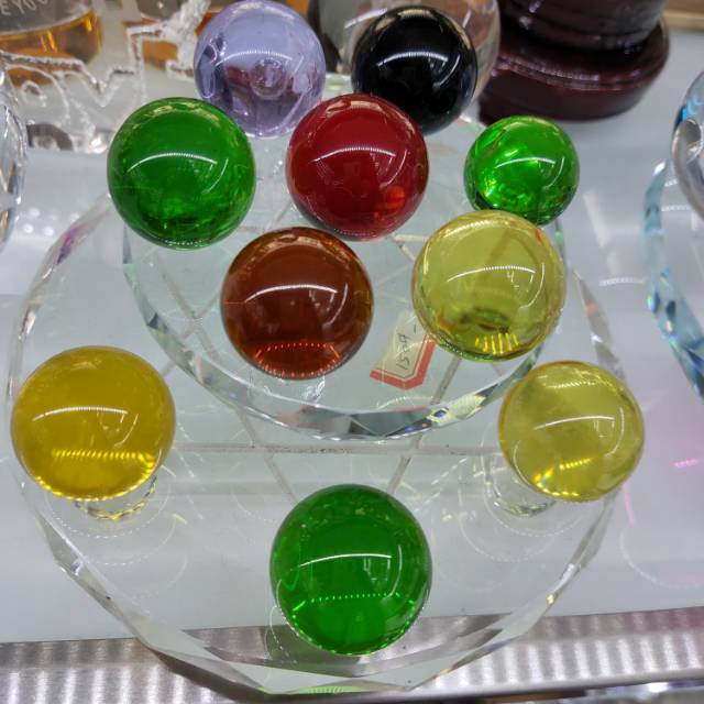 彩色玻璃，水晶工艺品摆件，圆球摆件