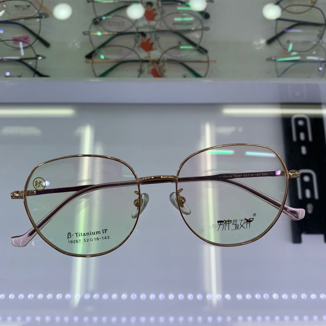 Large-frame glasses with metal frames and anti-blue light lenses can be customized
