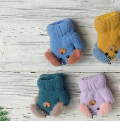 The glove is fully wrapped around the puppy. In autumn and winter, it is padded and thickened. It is cute, warm, cold-proof and windproof. It is suitable for students to go outdoors Specification image