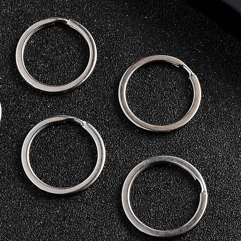 Iron full moon-shaped fashionable pendant accessory, circular silver iron pendant, fashionable copper small pendant details Picture