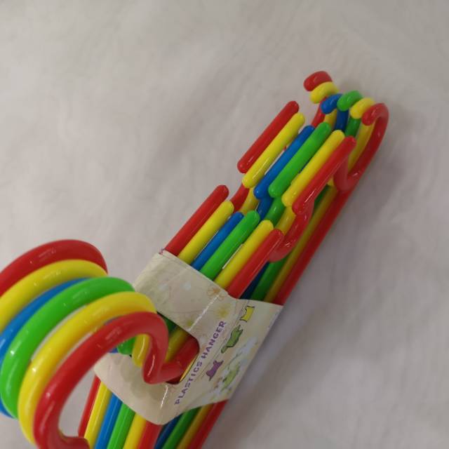 厂家直销塑料衣架儿童衣架卡通衣架可爱衣架塑料衣撑彩色衣架6个装细节图