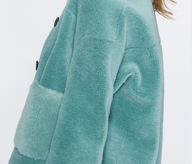 女士时尚潮流百搭冬季保暖羊羔绒短款外套产品图