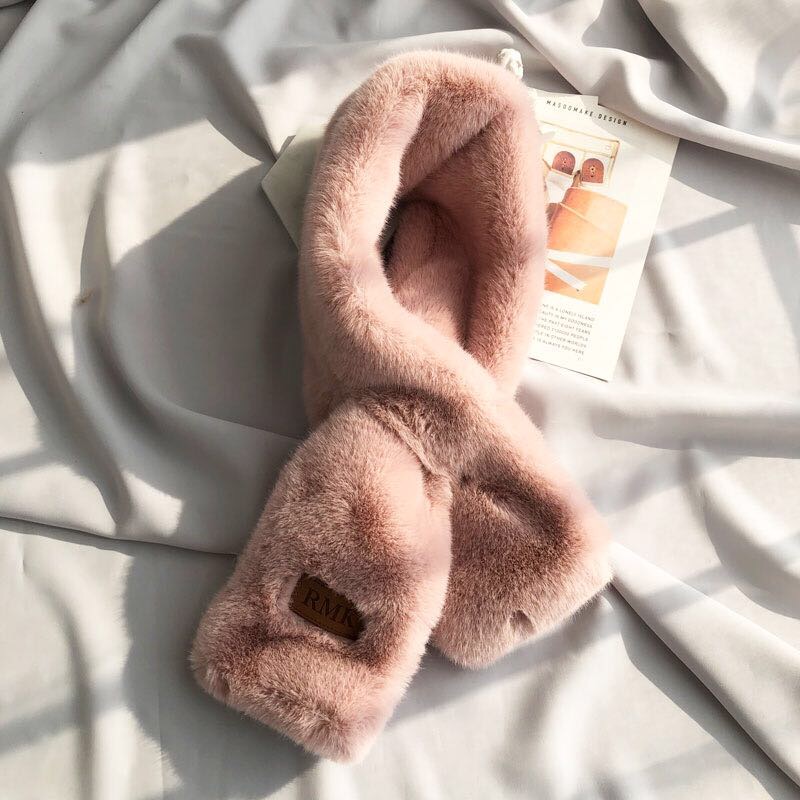 Women's Fashion Trend Casual Autumn And Winter Must-Have Super Soft Warm Imitation Fur Bib Scarf details Picture