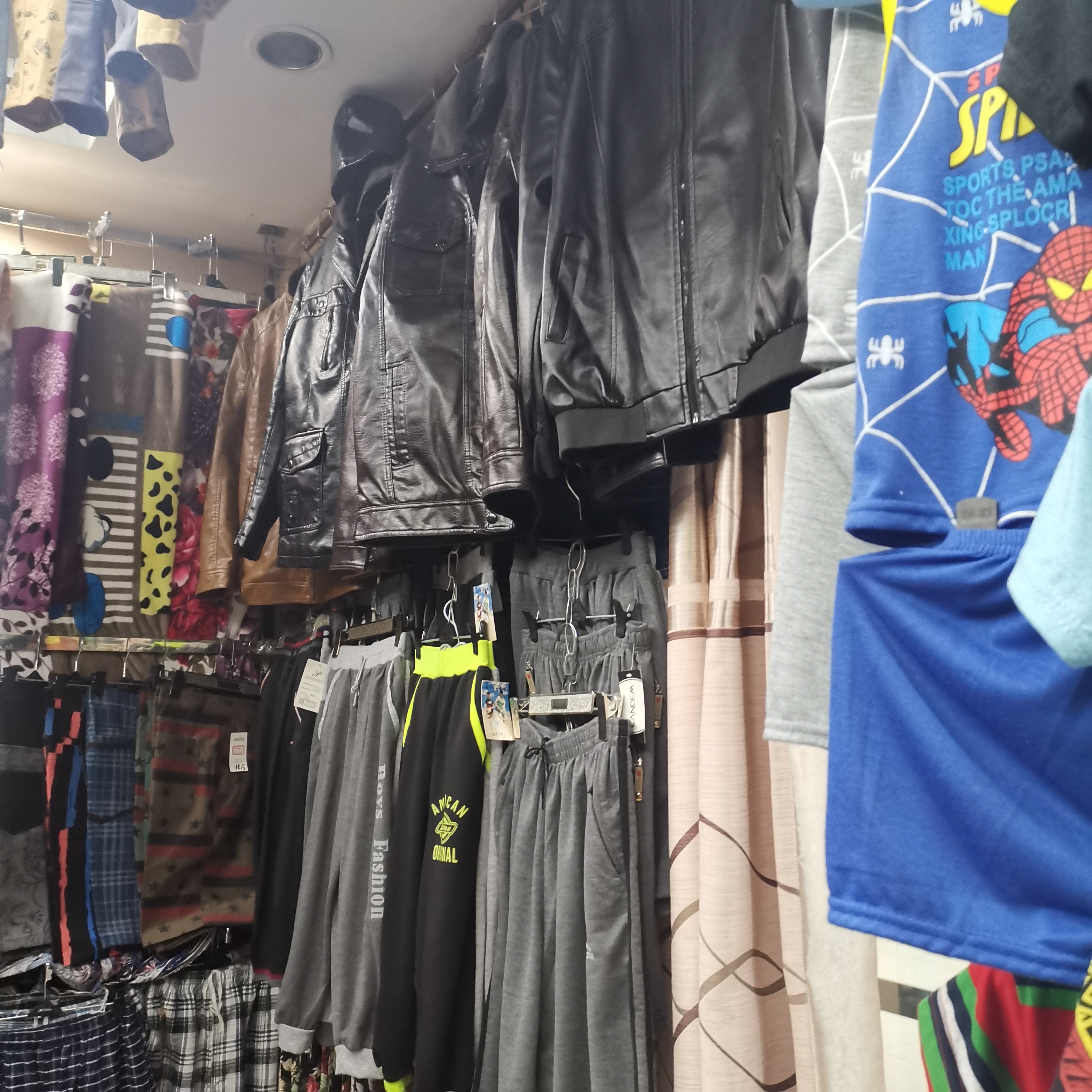 Yuan Qichao Foreign Trade Clothing Store describe pic - 1