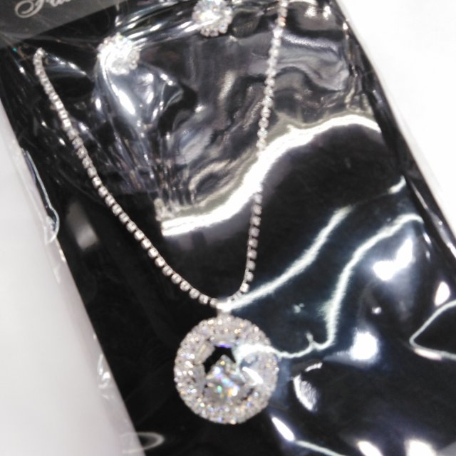 Claw chain, loop, ring, necklace, earrings, red diamond necklace