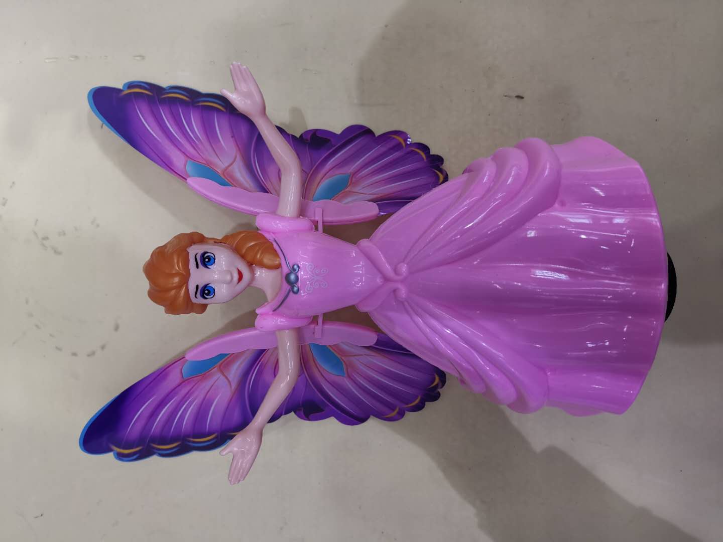 Children's electric dancing robot can dance and rotate. It is a toy for girls and boys, and a musical toy for girls aged 0-3