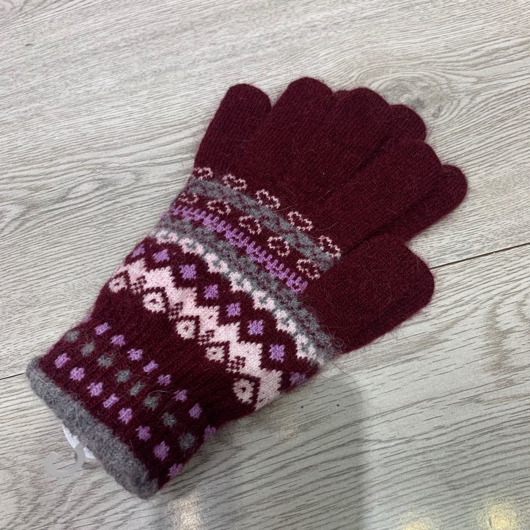 Sanhe Hengtai Winter cold-proof rabbit fur gloves, full-finger gloves, snowflake Christmas gloves, snowfall warm knitted gloves, starting from 420 yuan per box, mixed colors