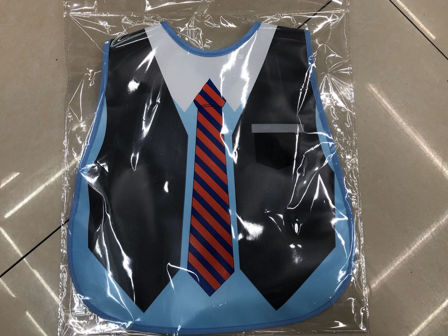 Baby cover, bib, waterproof for babies to eat, three-dimensional and no-wash
