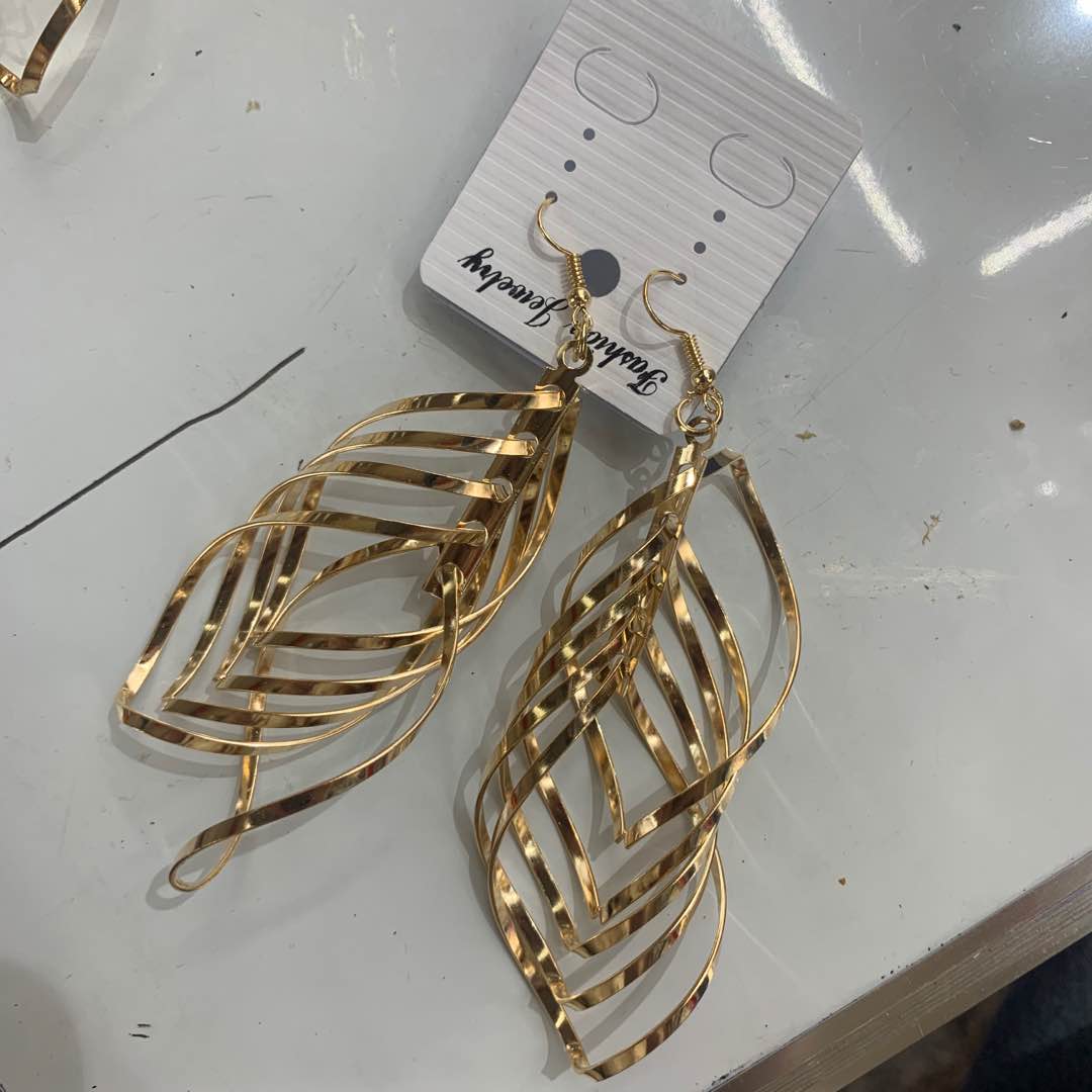 Manufacturers direct golden multi - ring iron earrings