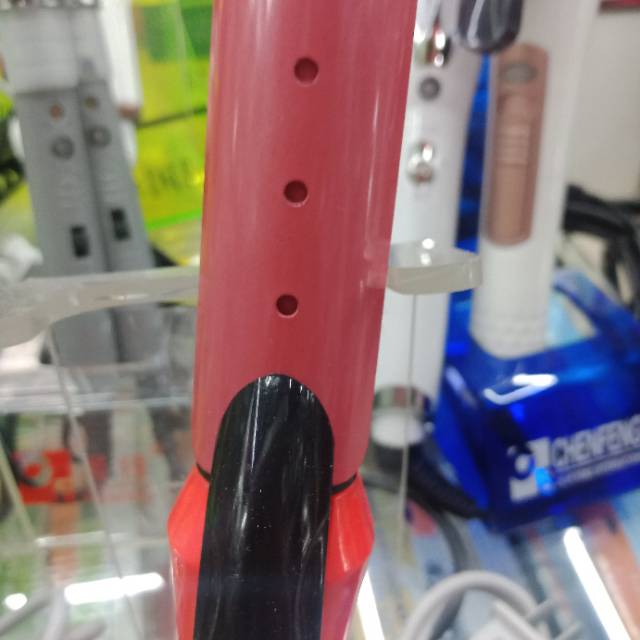 Straight bristle with a big red plug-in curling iron Specification image
