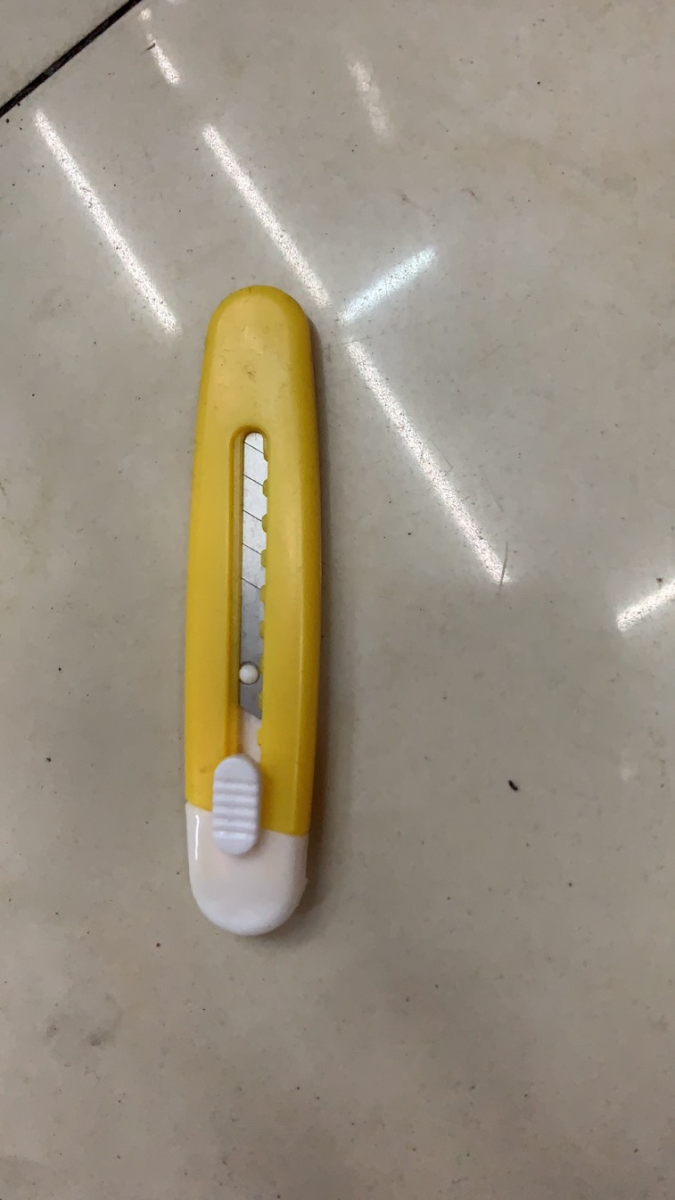 中低档美工刀壁纸刀办公用品裁纸刀产品图