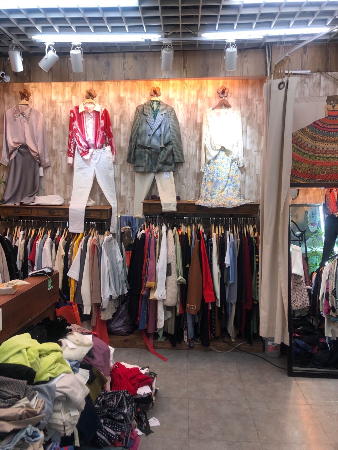 Quiet wardrobe describe pic - 1