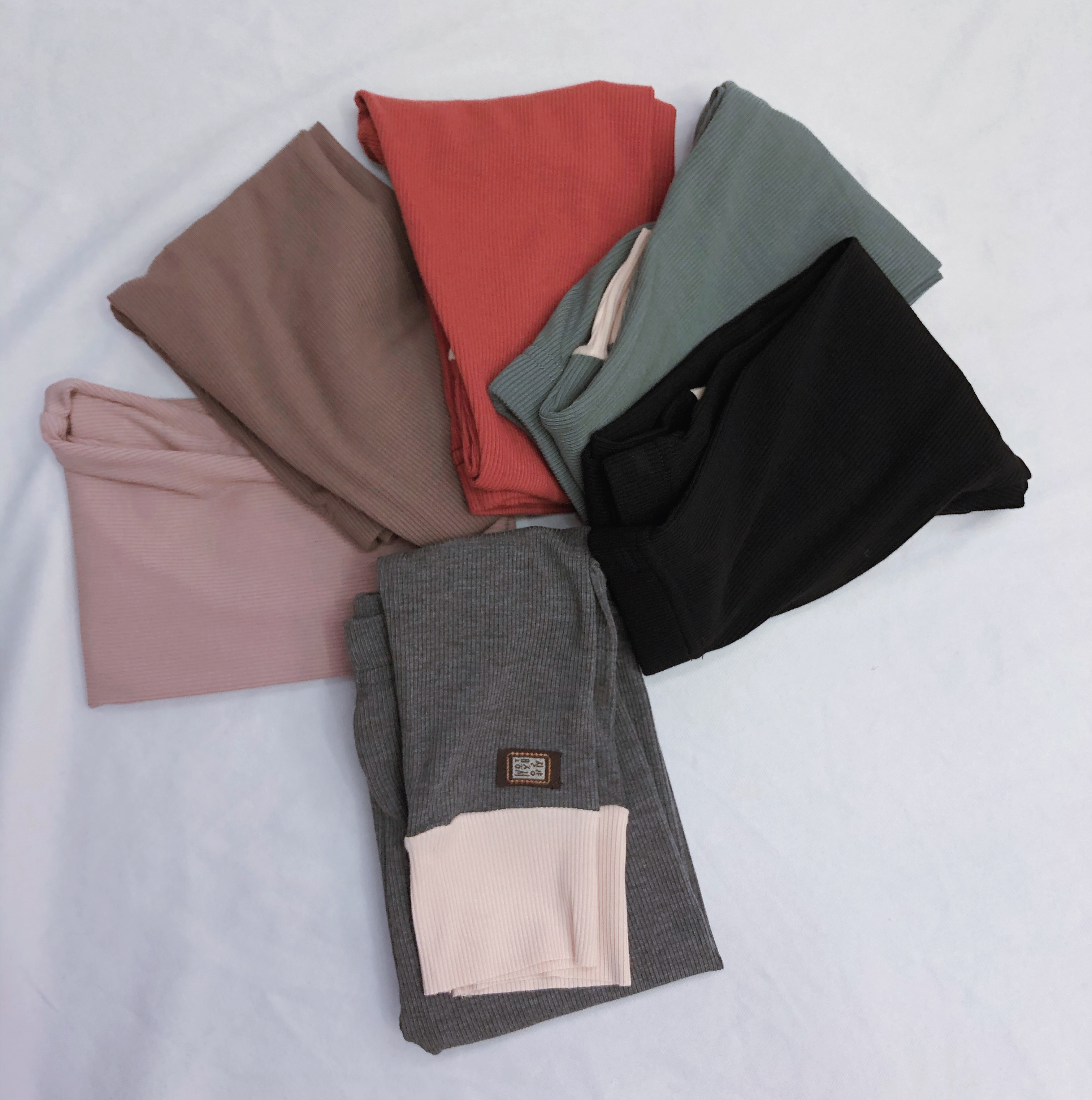 Dc Kids上身冰透舒适 弹性大撞色拼接打底裤产品图