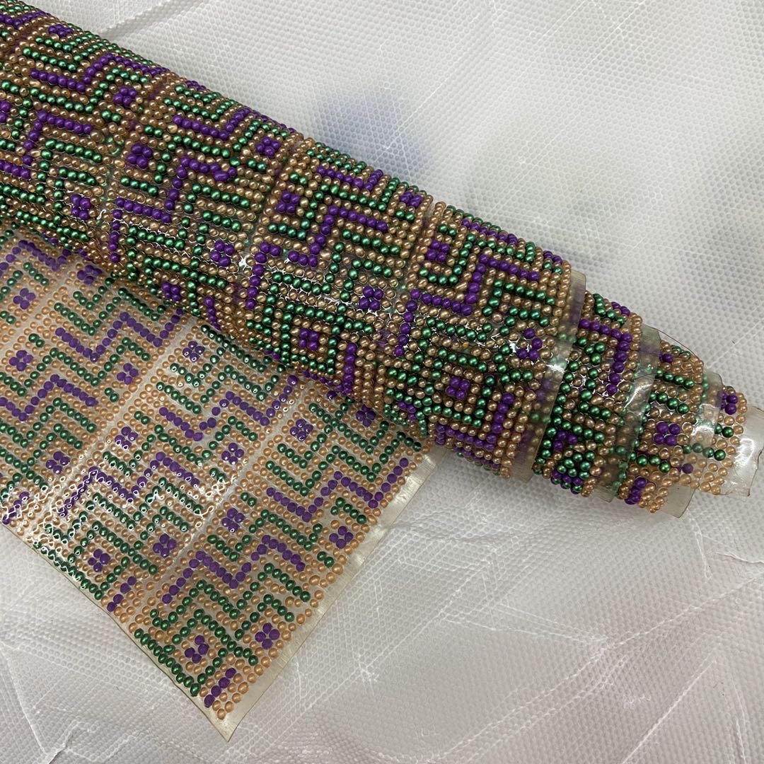 背胶水彩色水钻树脂服饰配件钻树脂排钻细节图