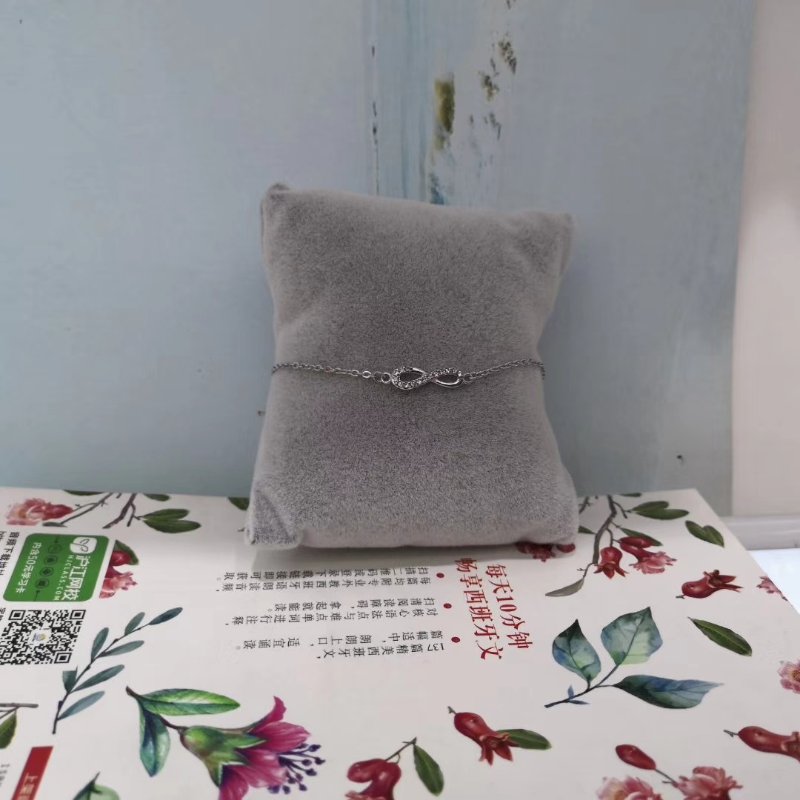 气质8字微镶锆石手链时尚多层手饰简约环保网红饰品图