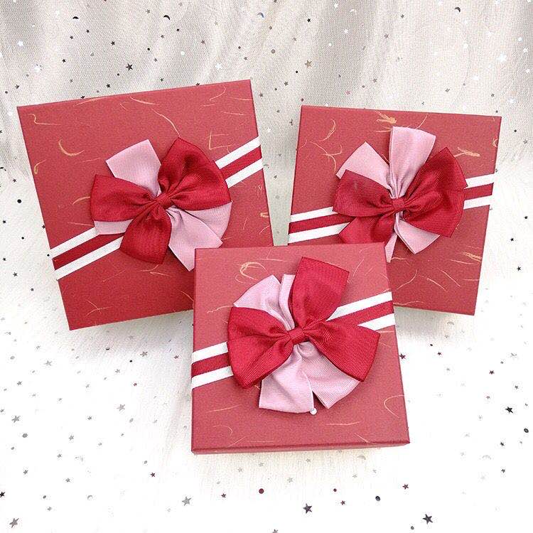 正方形红色蝴蝶结丝带三件套礼品盒精美包装纸盒