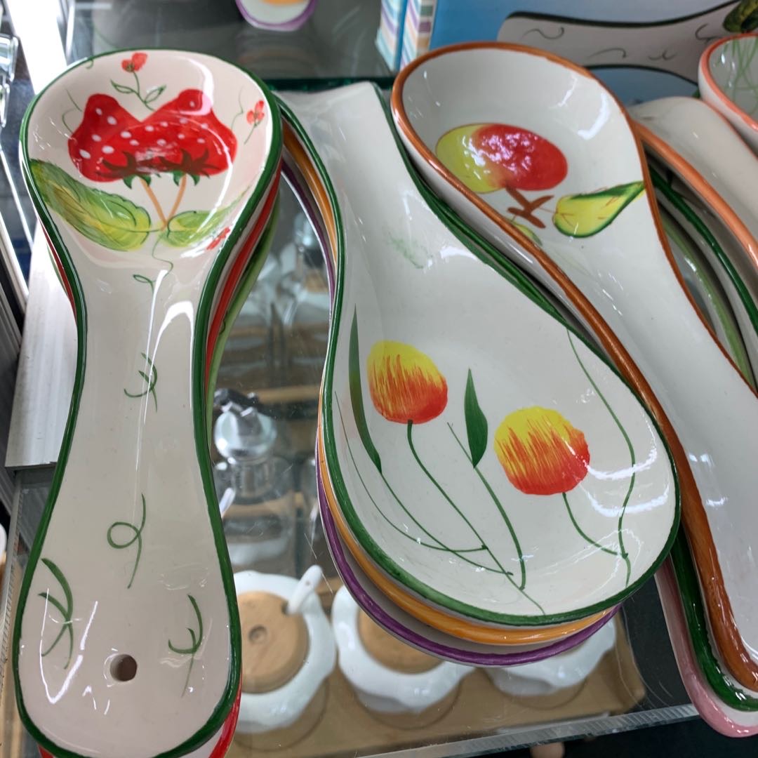 White patterned spoons for household use thumbnail