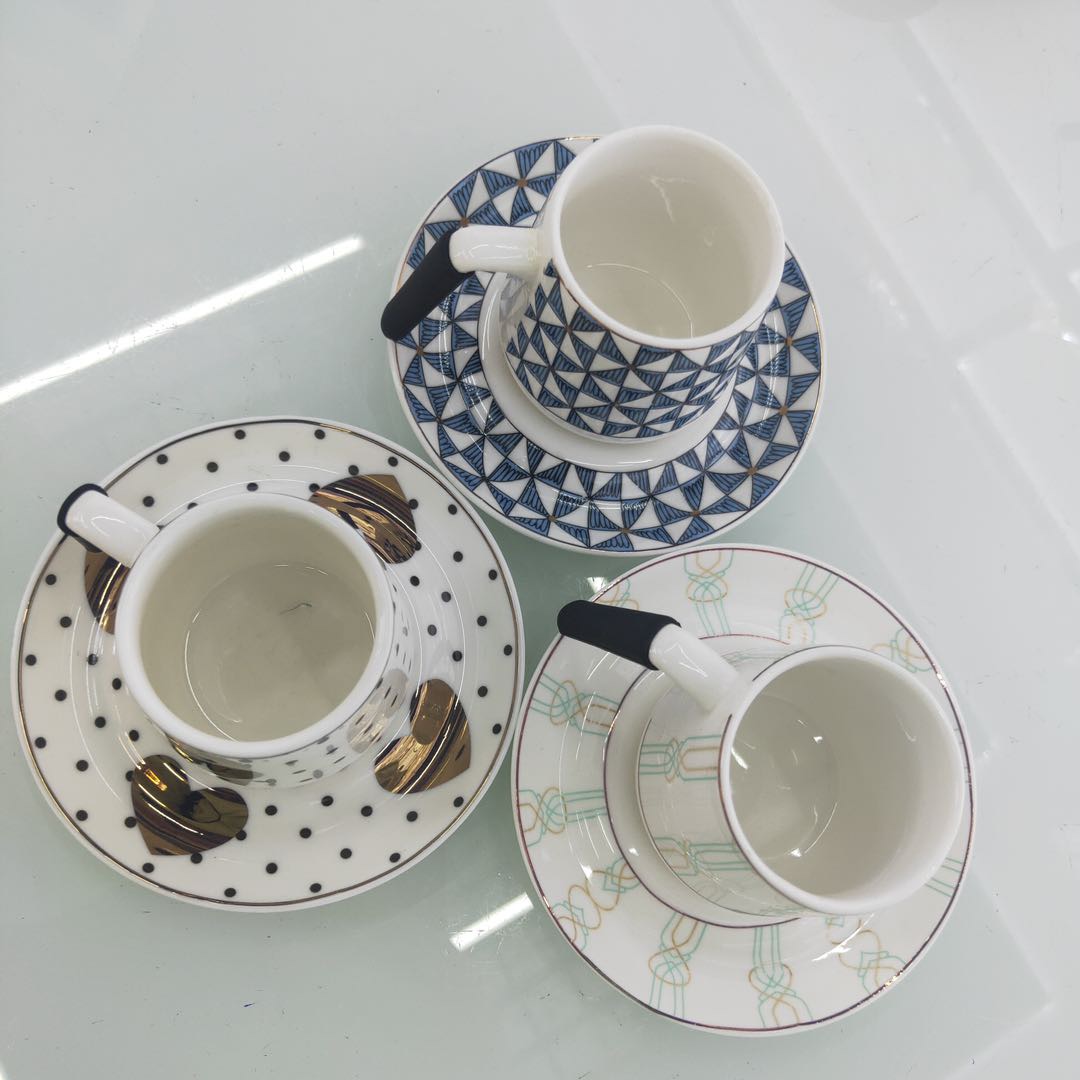 Factory direct ceramic colorful coffee cup plus chassis