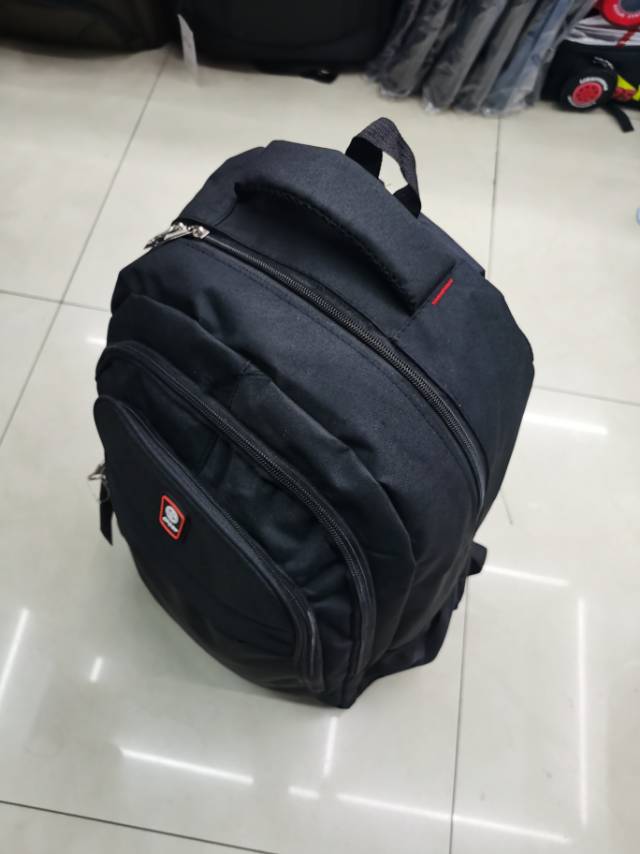 黑色大容量防水运动帆布双肩包产品图