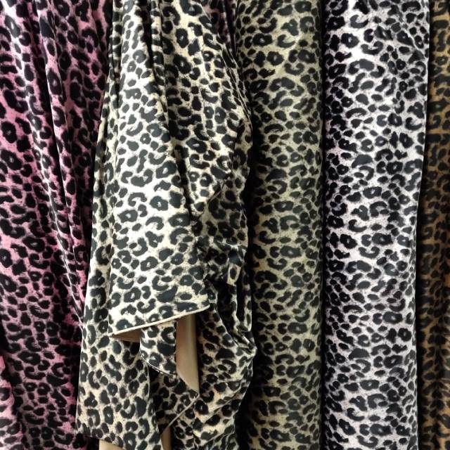 丽丝绒短毛绒豹纹布饰品家纺面料2022批发