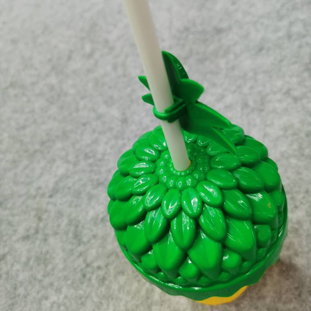 Children's cartoon cups with LIDS, portable drinking cups and beverage cups details Picture