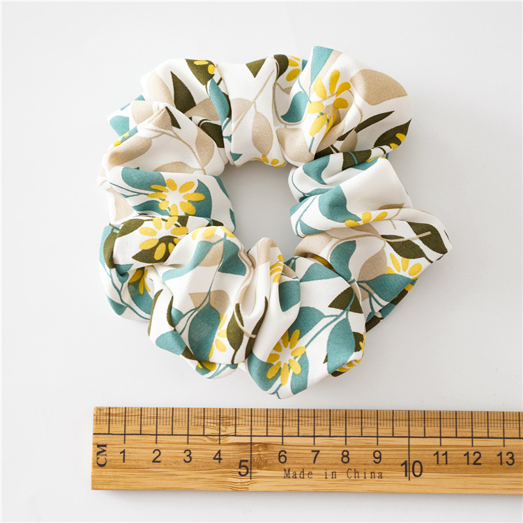 High-quality large intestine circle, new hair accessory, women's creative floral hair circle, Japanese and Korean ins style, versatile fabric circle accessory Specification image