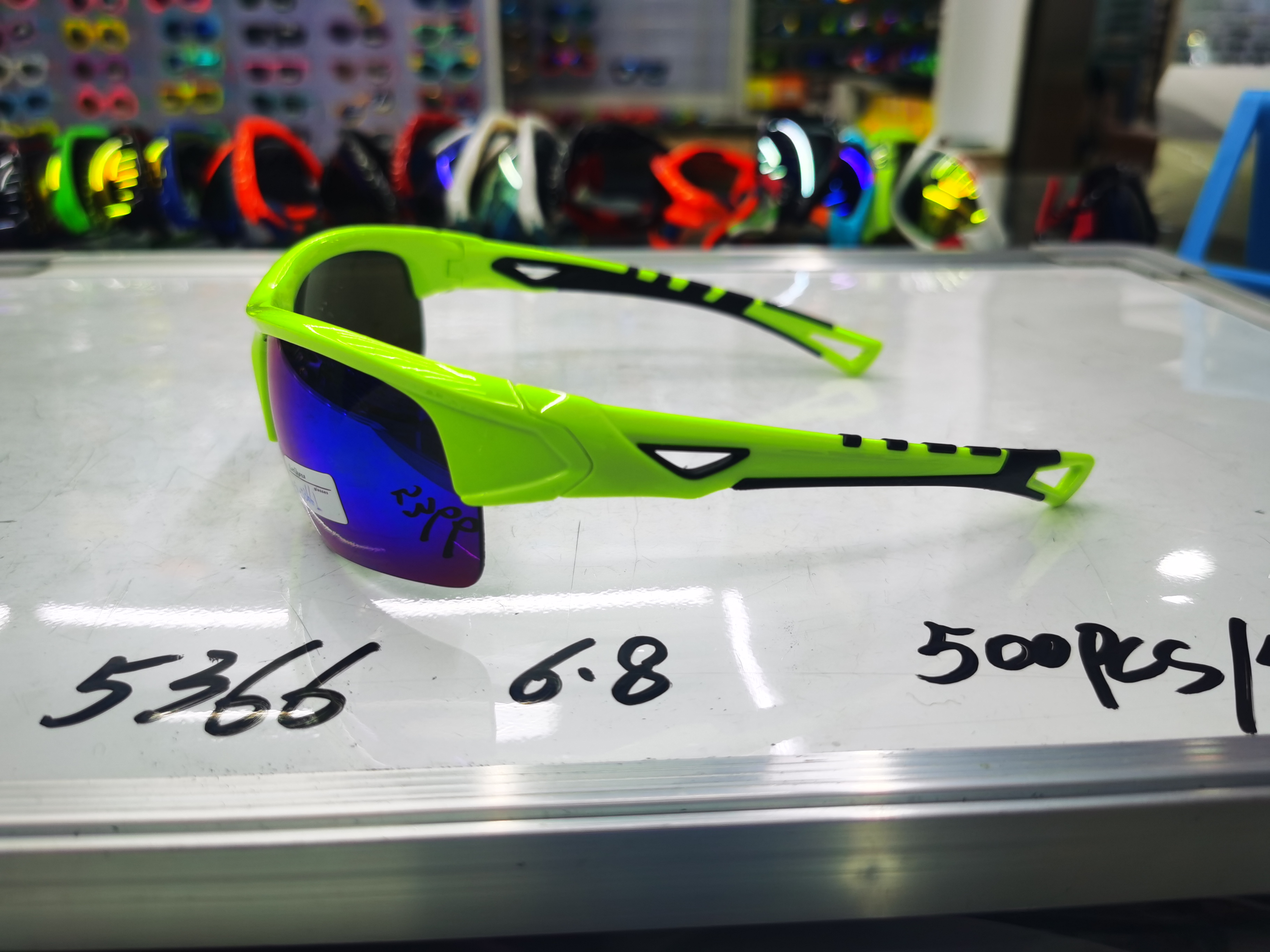 Outdoor sports glasses, UV-resistant and windproof sunglasses, men's cycling glasses, sports and running eye protection 5366222 details Picture