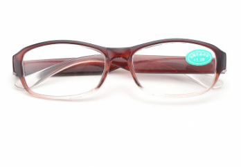 Crystal reading glasses, plates, optical glass reading glasses, plastic frames, street vending, wandering around, reading glasses details Picture