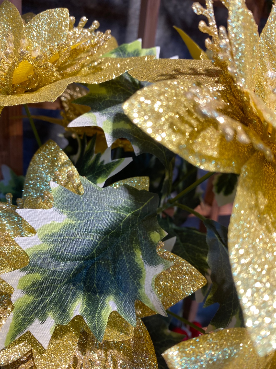 Factory direct sales of classic best-selling gilded Christmas flowers, essential items for Christmas decoration Specification image